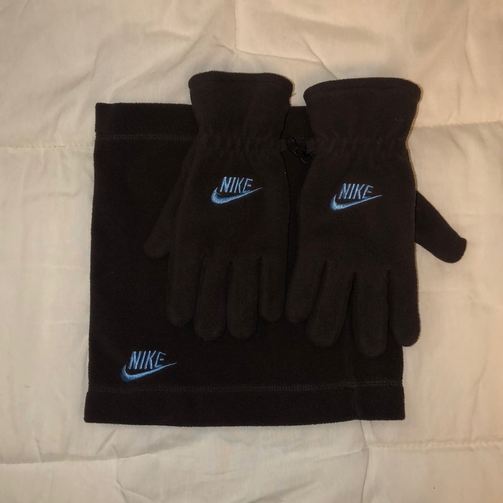 Nike Gloves and Neck-Warmer Set